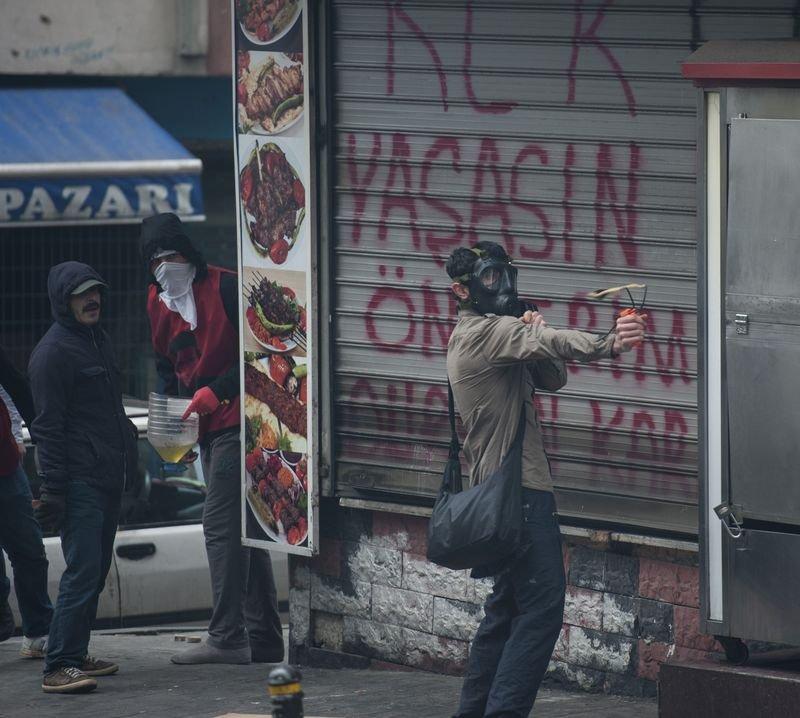 Okmeydanı'nda molotoflu 1 Mayıs eylemi