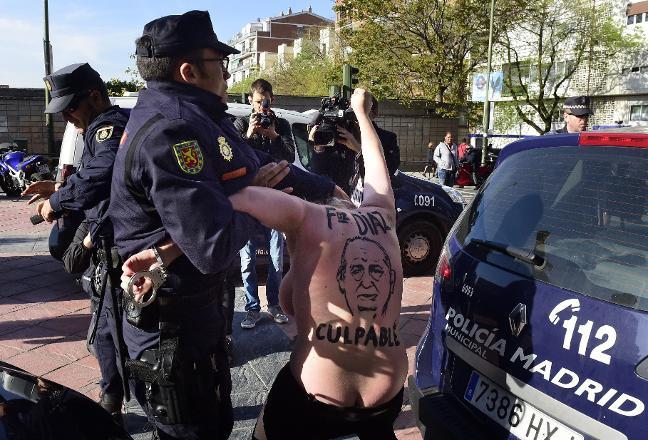 Fransa'daki 1 Mayıs kutlamasında FEMEN eylemi