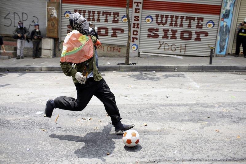 Okmeydanı'nda molotoflu 1 Mayıs eylemi