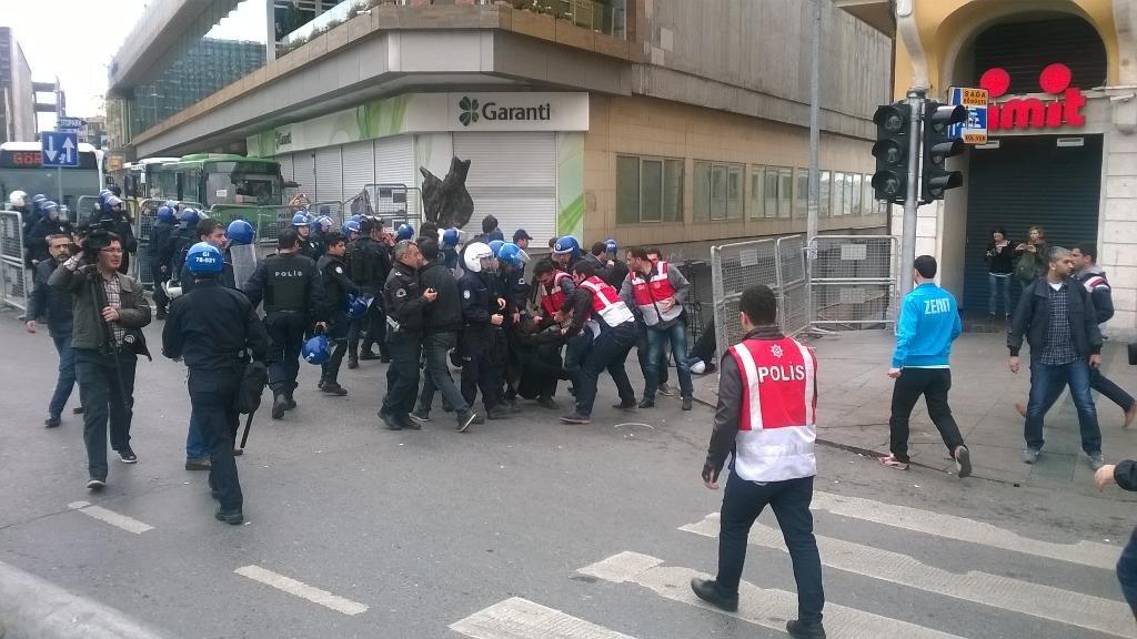 Taksim'de Komünist Parti'den korsan gösteri