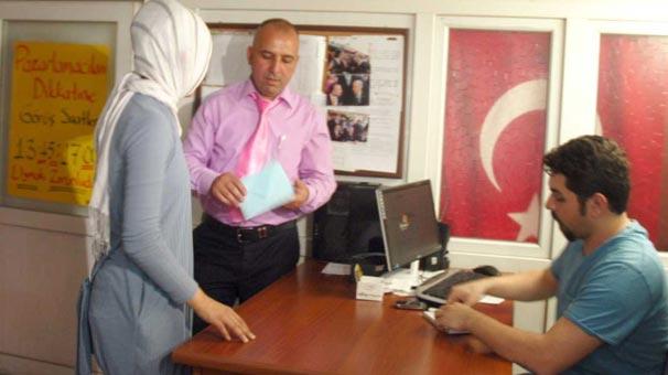 Düğününde toplanan çeyrek altınları işçilerine dağıttı