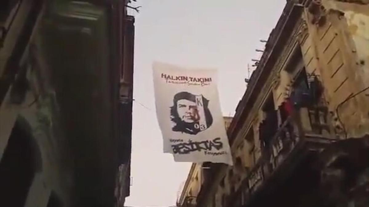 Küba'da Che ile Beşiktaş bayrağı