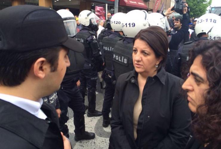 Sebahat Tuncel Beşiktaş'ta biber gazı yedi