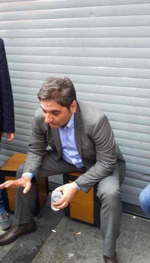 CHP'li vekil Aykut Erdoğdu polis aracını yumrukladı