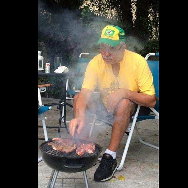 İbrahim Tatlıses mangalın başına geçti