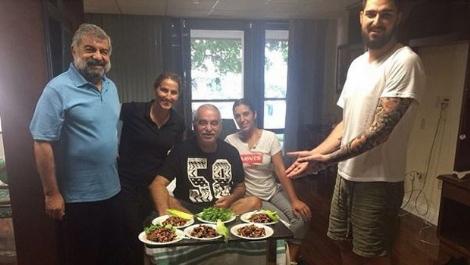 İbrahim Tatlıses mangalın başına geçti