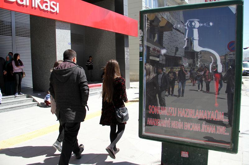 Kanlı musluk billboard reklamları mahkeme kararıyla kaldırıldı