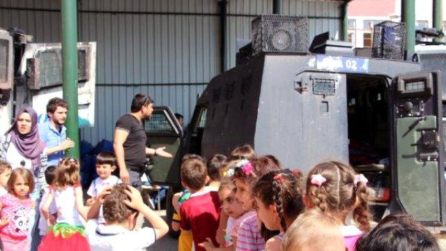 Şırnak'ta çocuklar TOMA'dan tazyikli su sıktı