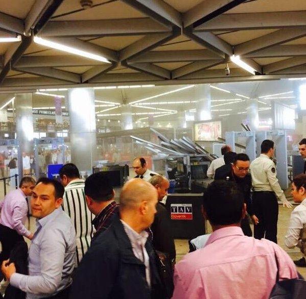 Atatürk Havalimanı'nda asma tavan çöktü