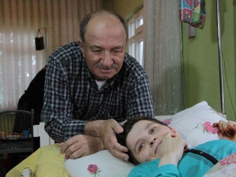 Samsun'da bir anne 4 engelli çocuğuna tek başına bakıyor