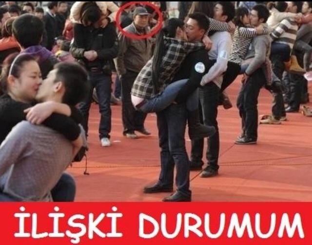 Demir Demirkan sevgilisini öperken Hayko Cepkin