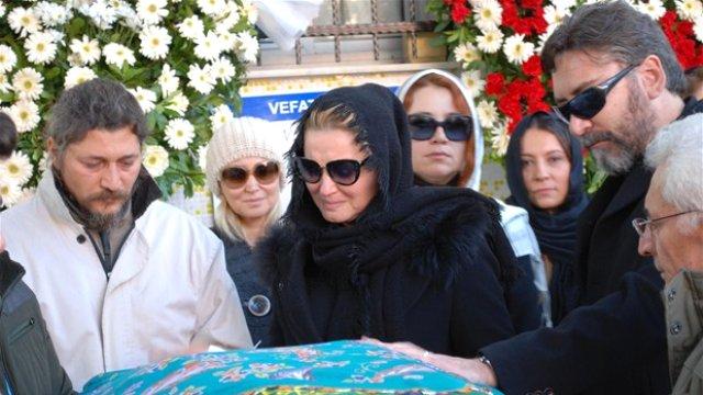 Zahide Yetiş'ten Anneler Günü'nde duygusal mesaj