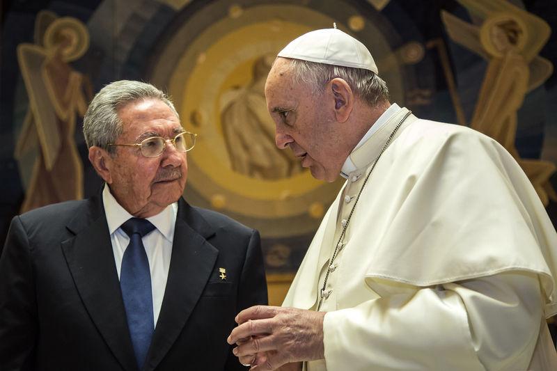 Vatikan'a giden Castro'dan Katolik açıklaması