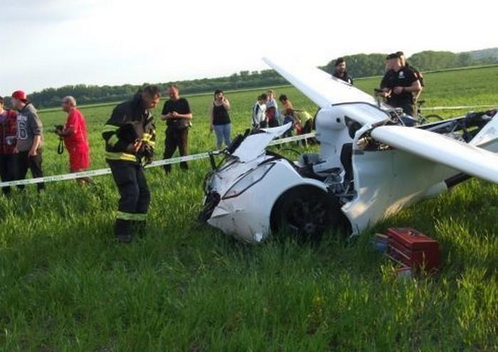 Uçan araba yere çakıldı