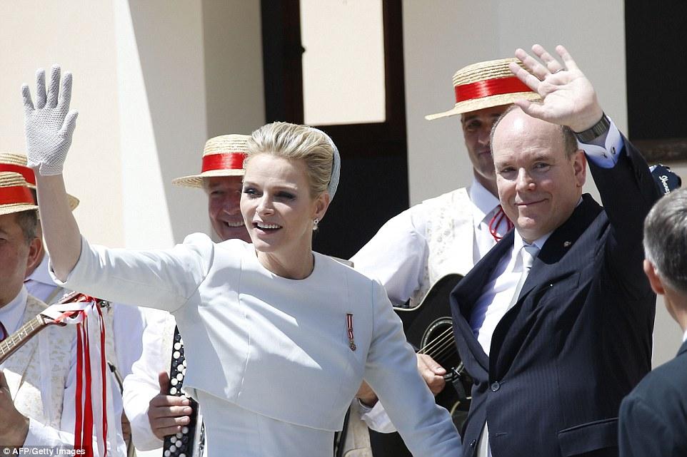 Monako Prensi'nin ikizleri vaftiz edildi