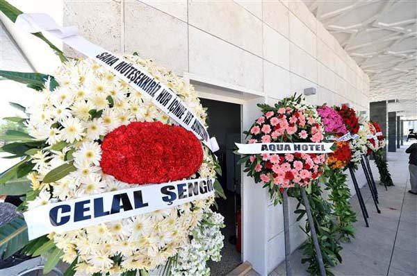 Kenan Evren'in cenazesinde dikkat çeken çelenk