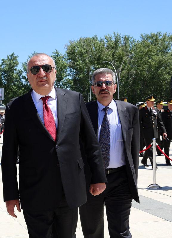 Mehmet Ağar Kenan Evren'in cenazesine katıldı