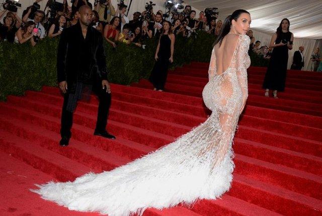 Kim Kardashian'ı kalçası bile kurtaramadı