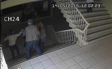 Konya'da bir öğretmen veli tarafından tekme tokat dövüldü