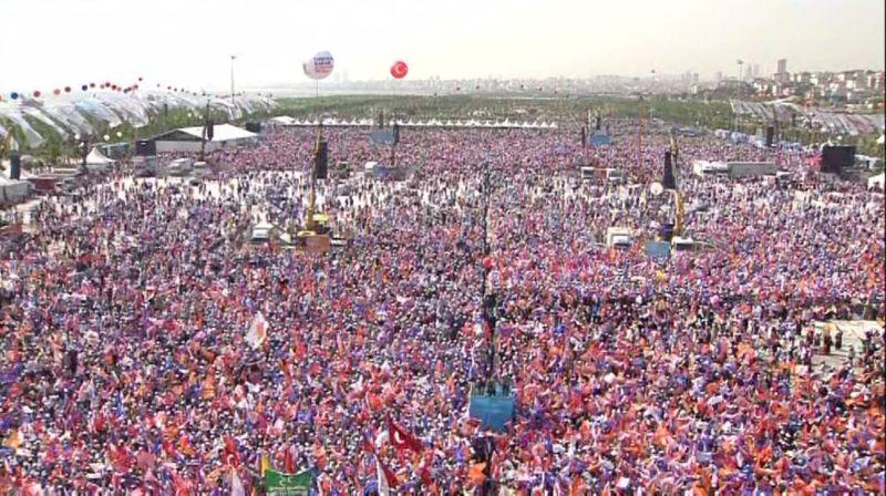 AK Parti İstanbul mitinginde dev kalabalık