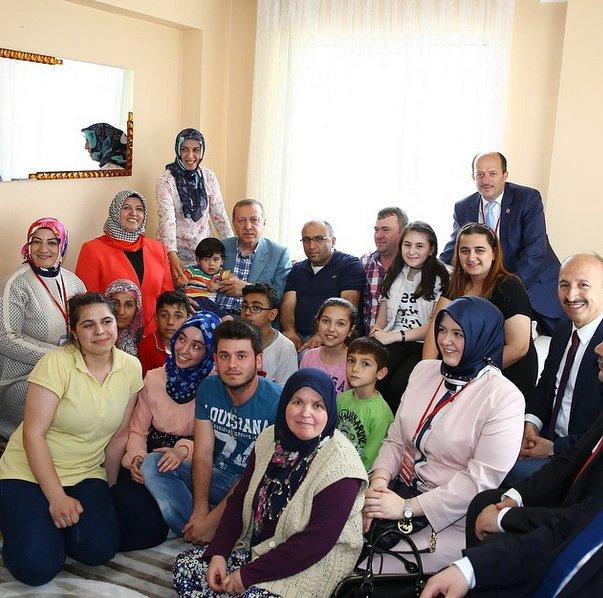 Erdoğan'dan çayı demleyin geliyorum işareti