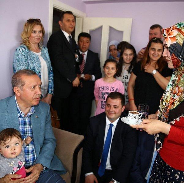 Erdoğan'dan çayı demleyin geliyorum işareti