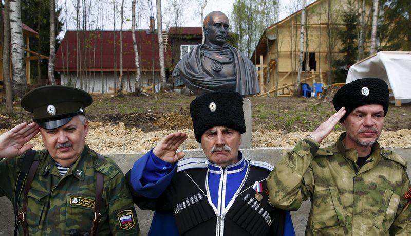 Rusya’da İmparator Putin anıtı dikildi