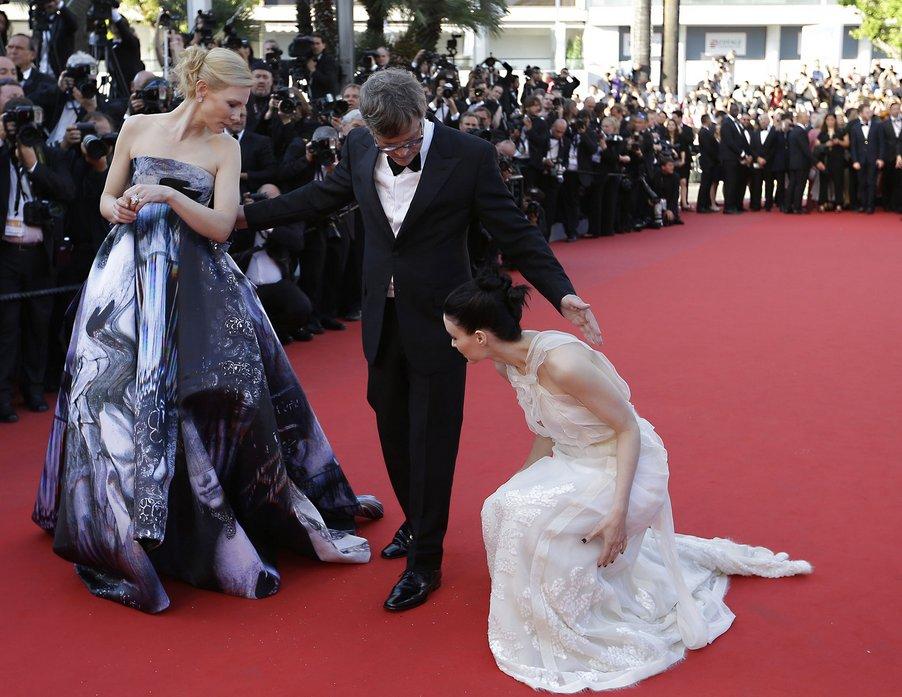 Cannes'de kadınlara topuklu ayakkabı şartı