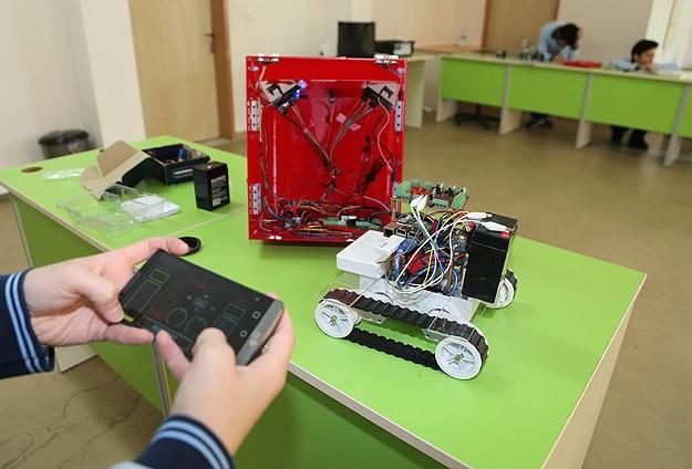 Trabzonlu öğrenciden kaçakları haber veren robot