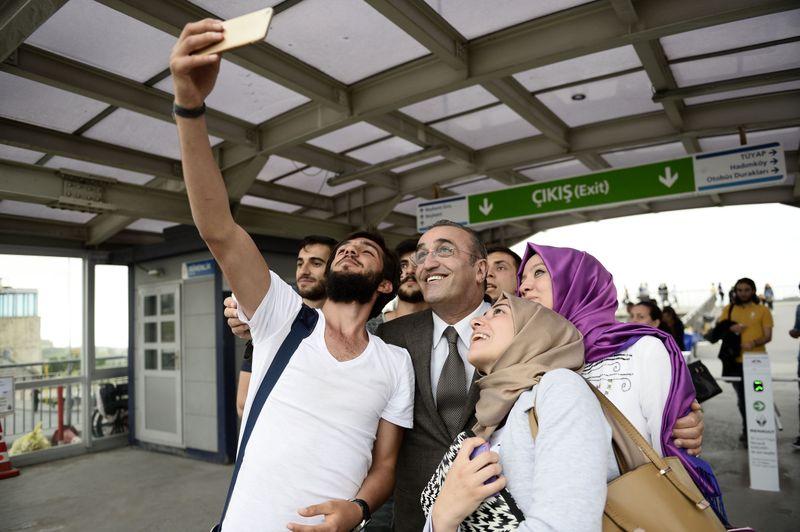 Abdurrahim Albayrak metrobüse bindi