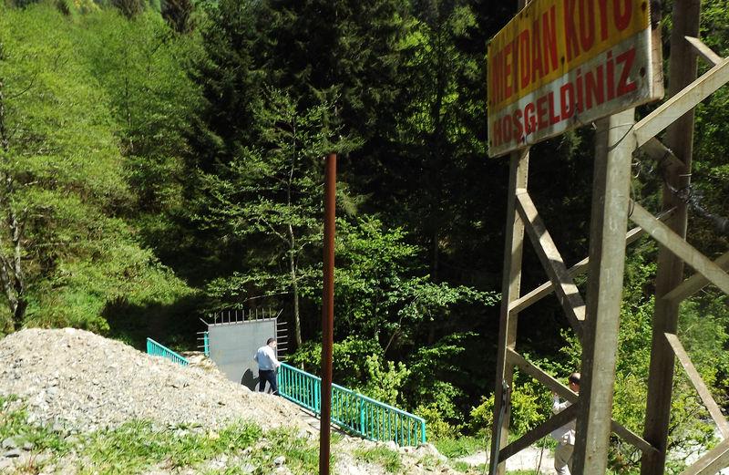 Rize'de yabancılara önlem: Köprü üzerine demir kapı