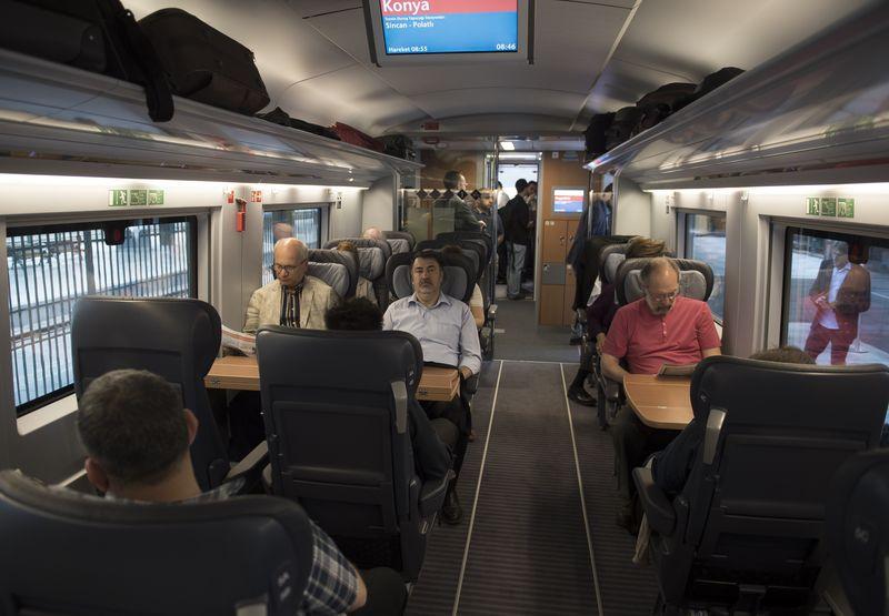 Ankara-Konya YHT hattı ilk seferine başladı