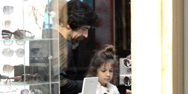 Okan Bayülgen kızı İstanbul'la görüntülendi