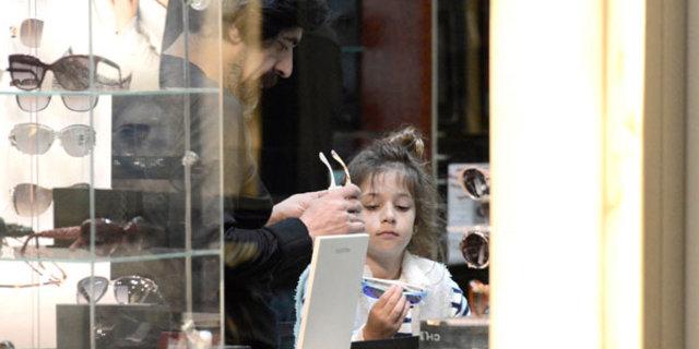 Okan Bayülgen kızı İstanbul'la görüntülendi