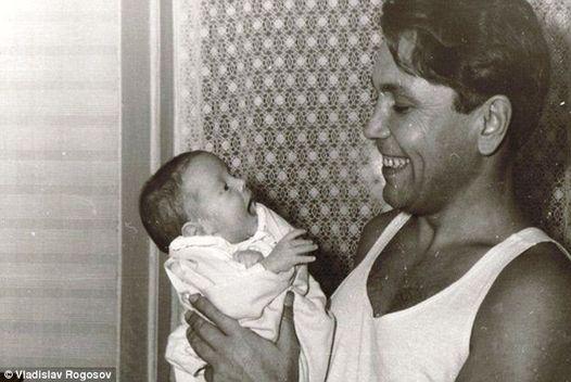 Kendi apandisit ameliyatını yaparak tarihe geçen doktor