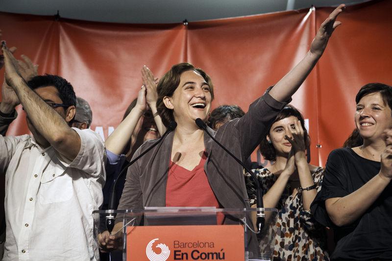 Barcelona'da Ada Colau belediye başkanı seçildi