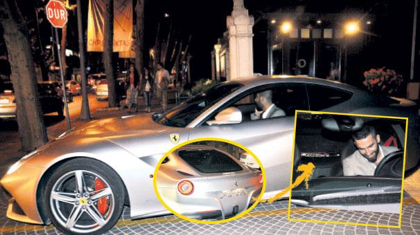 Arda Turan'ın plakası koltukta