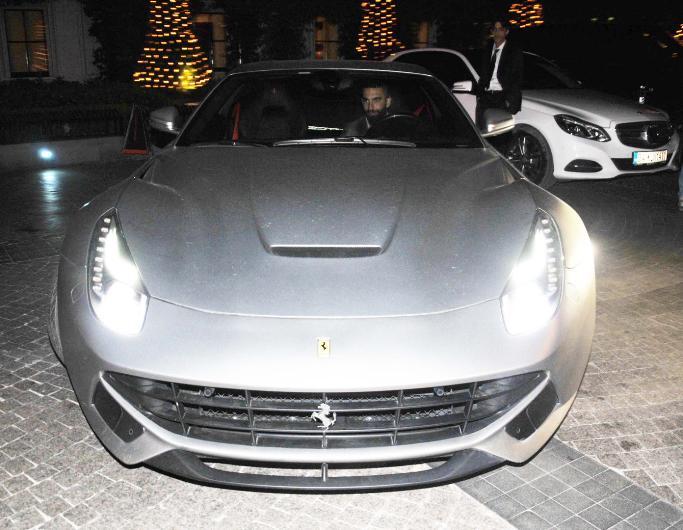 Arda Turan'ın plakası koltukta