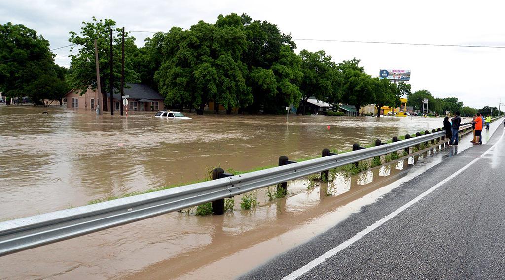 Meksika'yı hortum Teksas'ı sel vurdu