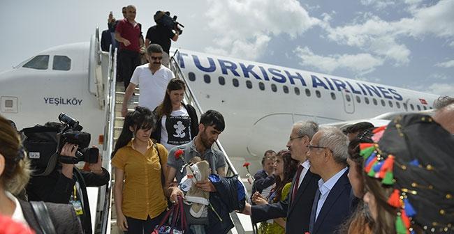 Yüksekova Havalimanı'nda ilk yolcu uçağı indi