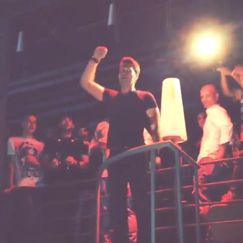 Kıvanç Tatlıtuğ Reina'da üçlü çektirdi