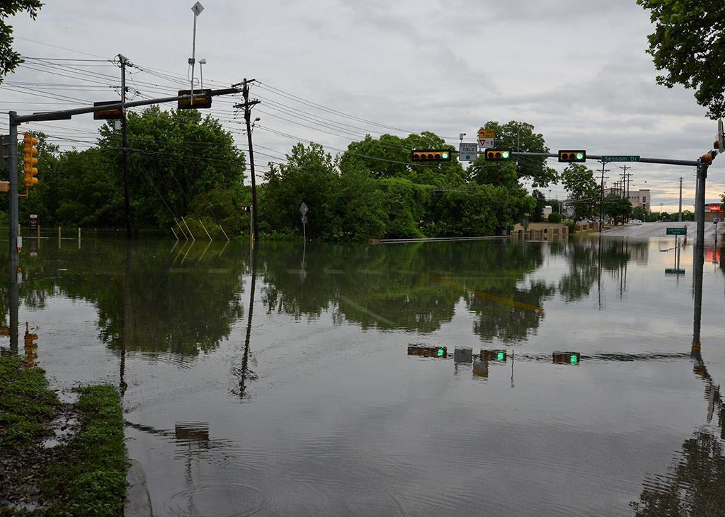 Meksika'yı hortum Teksas'ı sel vurdu