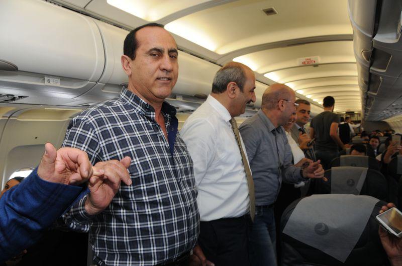 THY'nin Hakkari'ye ilk seferi türkülü halaylı oldu