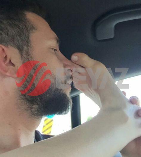 Sevgilisi Dilan Çıtak'ı ayağından öptü