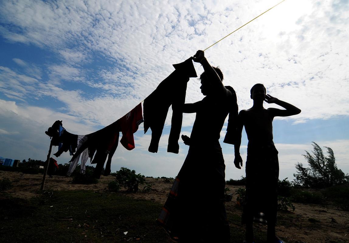 Rohingyalı Müslümanlar kamplarda yaşam mücadelesi veriyor