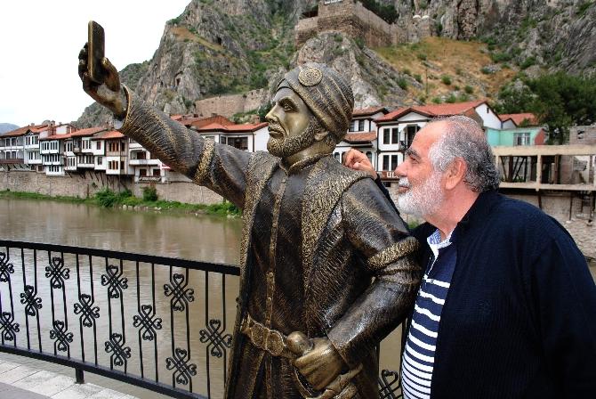 Selfie çeken şehzade heykelinin kılıcı yine kırıldı