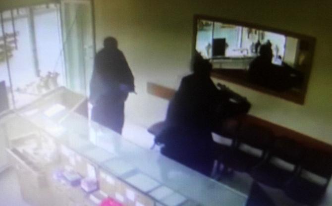 Adanalı kuyumcu hırsızları yumruklarıyla kaçırdı