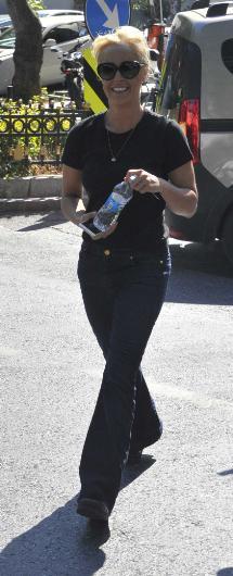 Helin Avşar bu yaz için kiralık aşk arıyor