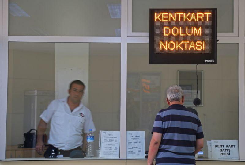 İzmir'de toplu ulaşım 4 günden beri ücretsiz