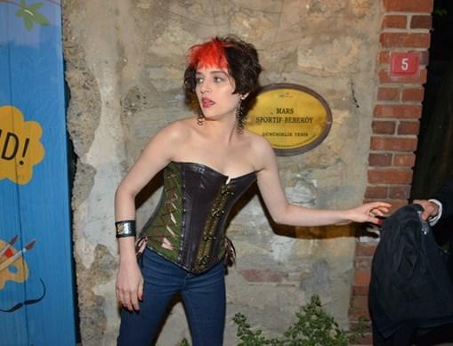 Gonca Vuslateri yeni imajıyla şaşırttı